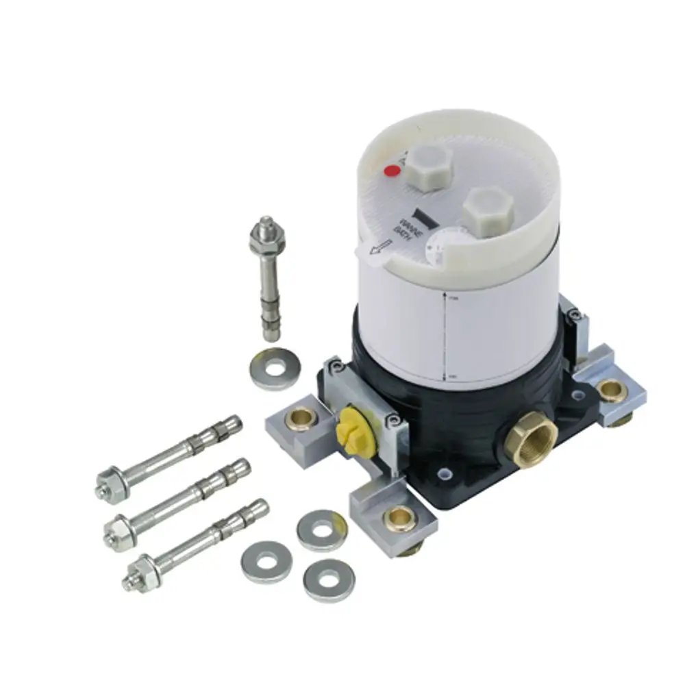 Rohbau-Set von Kludi für freistehende Wannenarmaturen, bestehend aus einem schwarzen Grundkörper und mehreren Verbindungsteilen sowie Schrauben und Unterlegscheiben.